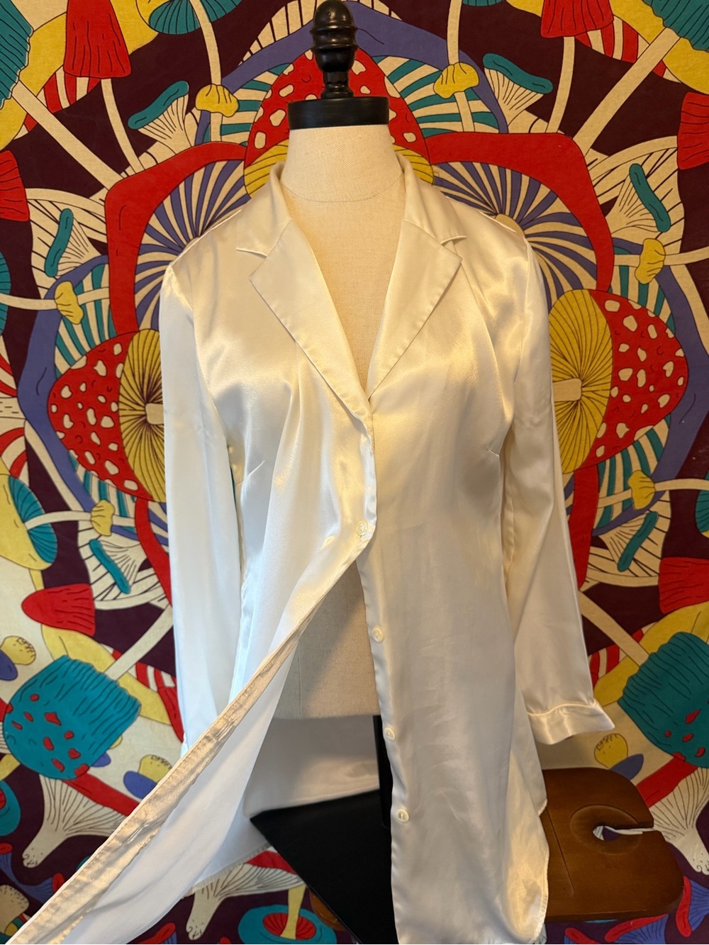 Silky White Satin Button-Up Shirt - Picture 3 of 5